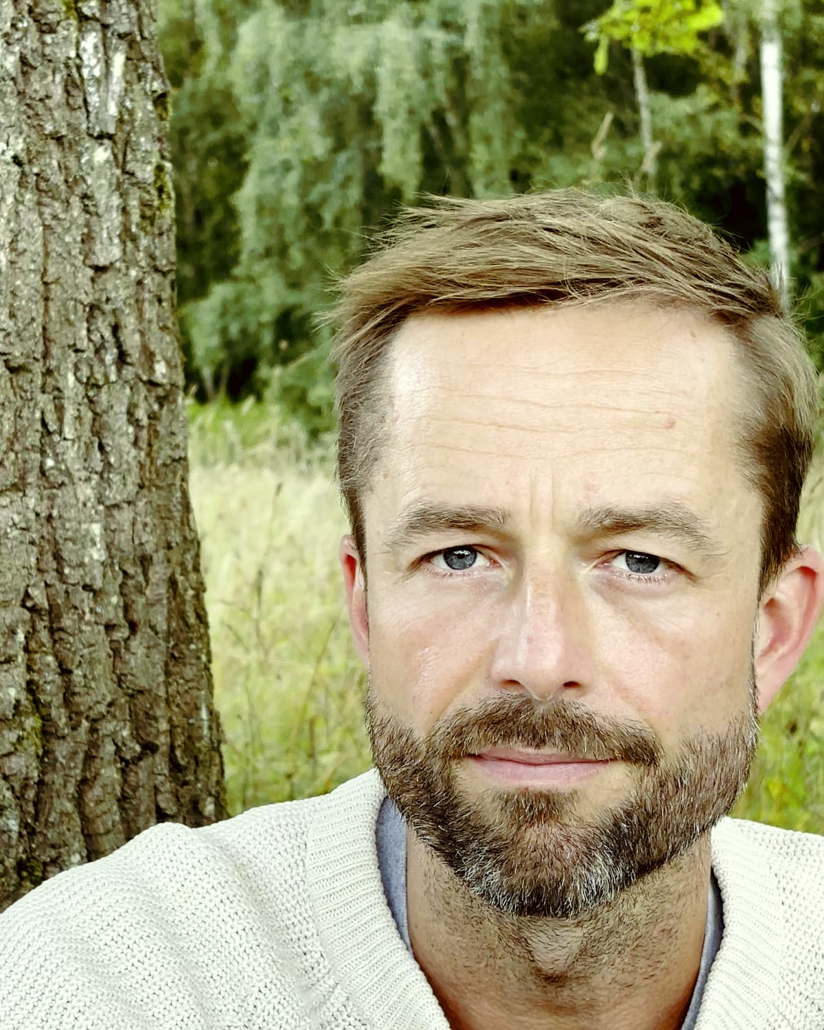 Jan Heinemeyer outdoors, against a birch tree